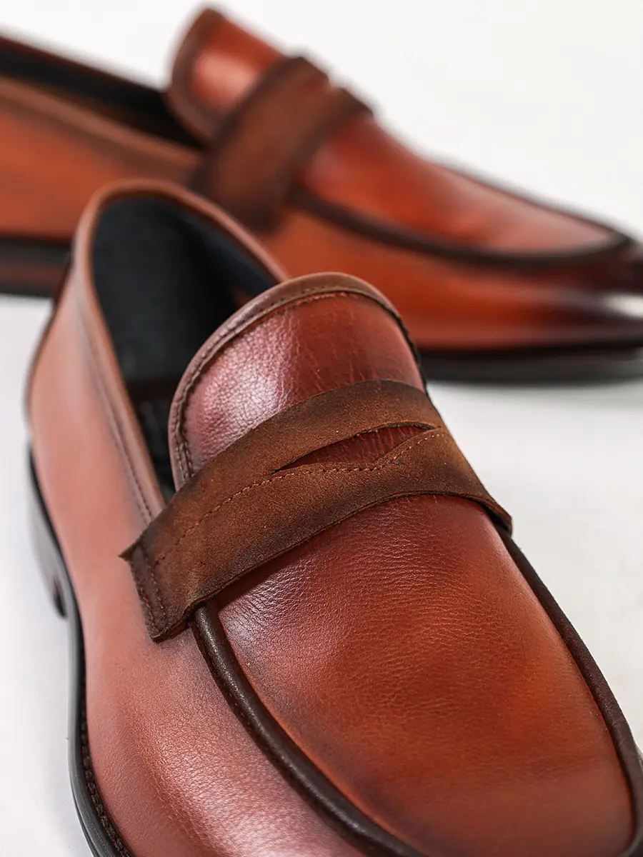 Лоферы коричневого цвета на низком каблуке